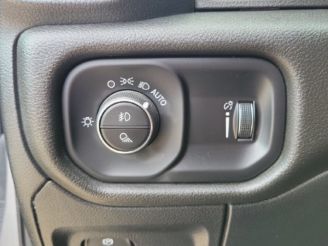 2025 RAM 1500 Tradesman Crew Cab 4x2 5'7" Box