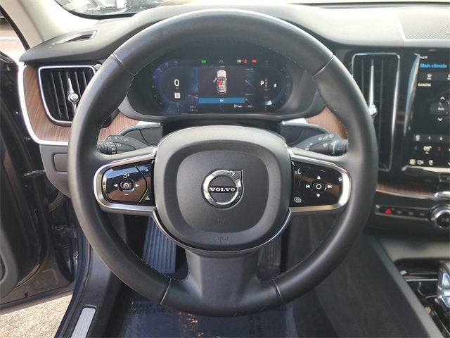 2024 Volvo XC60 Plus Dark Theme