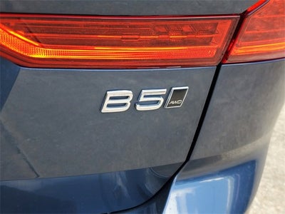 2024 Volvo XC60 Plus Dark Theme