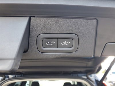 2024 Volvo XC60 Plus Dark Theme