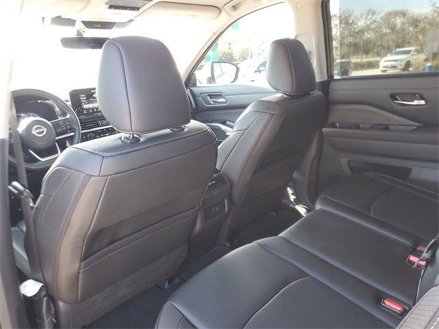 2025 Nissan Pathfinder SL FWD