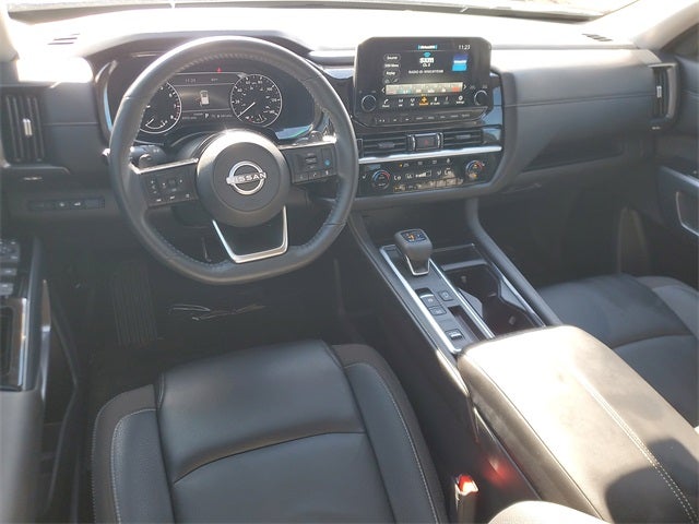 2025 Nissan Pathfinder SL FWD