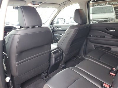 2025 Nissan Pathfinder SL FWD