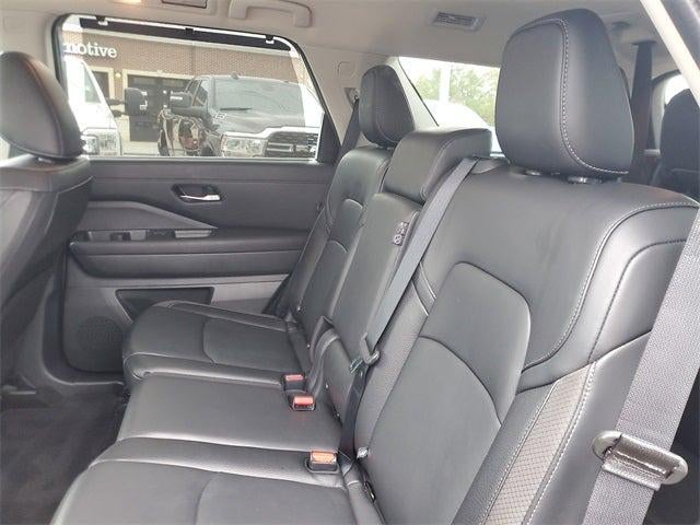 2025 Nissan Pathfinder SL FWD