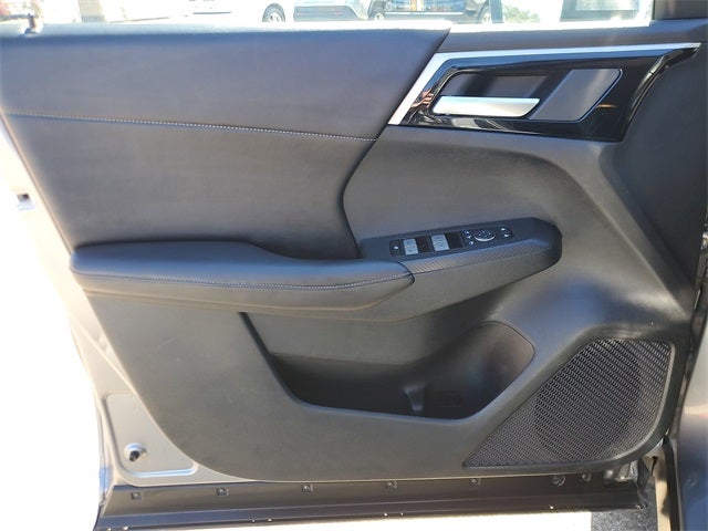 2024 Mitsubishi Outlander Base